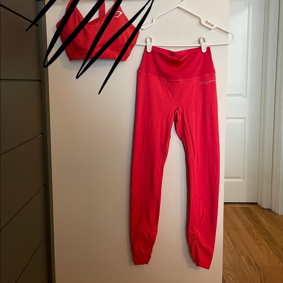 Whitney Simmons X Gymshark - Picture 2 of 4